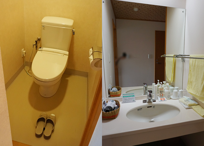 休暇村乳頭温泉郷のトイレと洗面所の写真